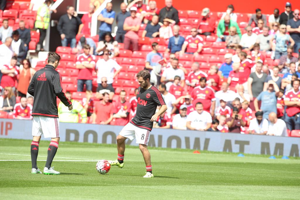 Adidas Manchester United 15 16 Home Kit On Pitch Debut Footy